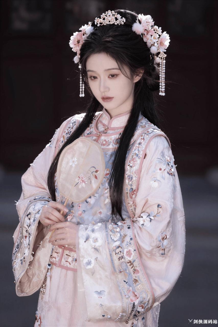 重工刺绣清汉女持扇写真.jpg